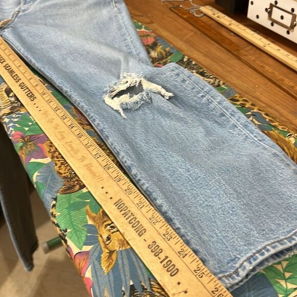 NWT Levi’s Wedgie Straight Women’s Jeans Denim Ripped Knee - Picture 5 of 11